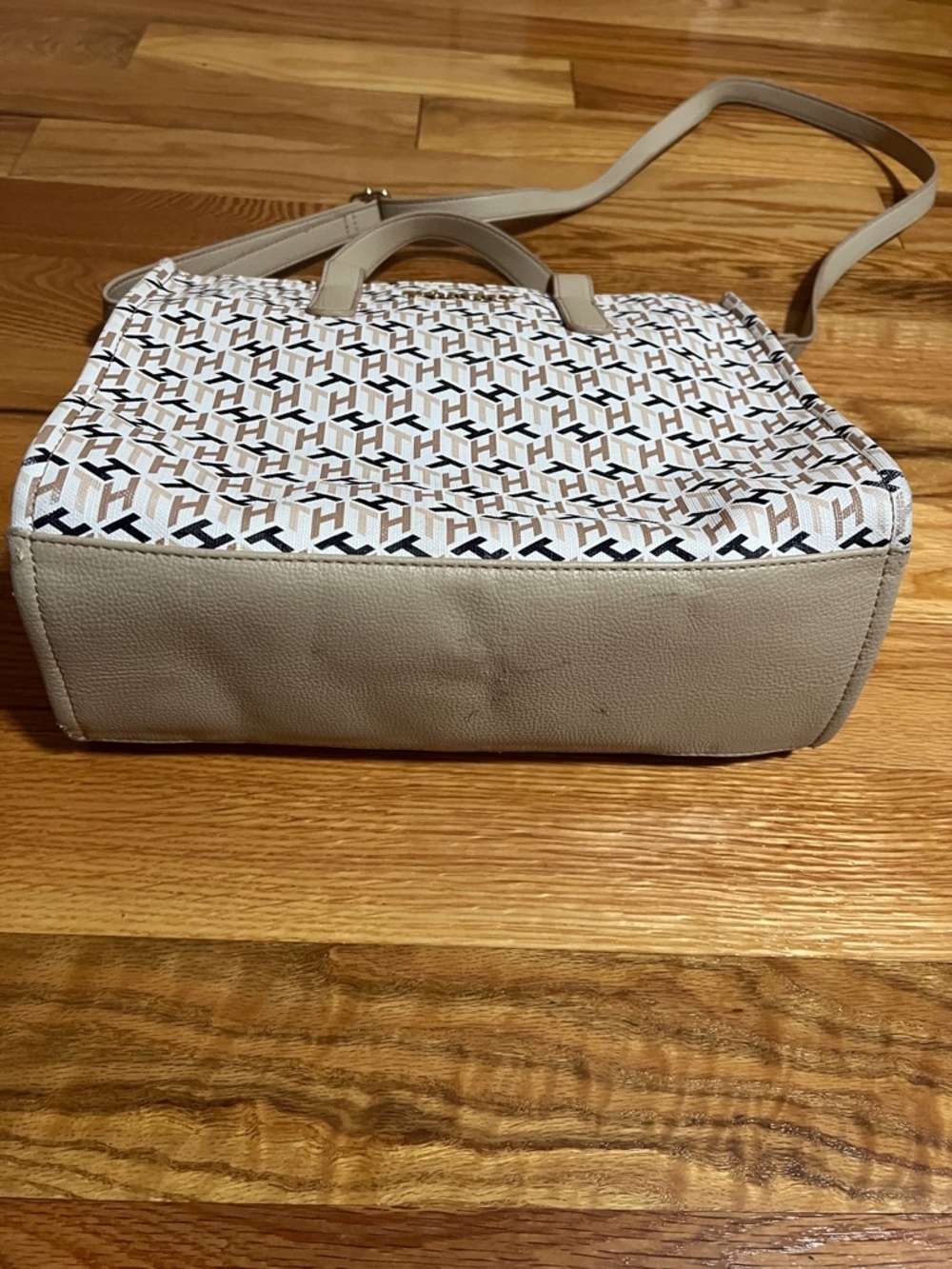 Tommy Hilfiger Beige & White Monogram Satchel with Crossbody Strap - Picture 4 of 6